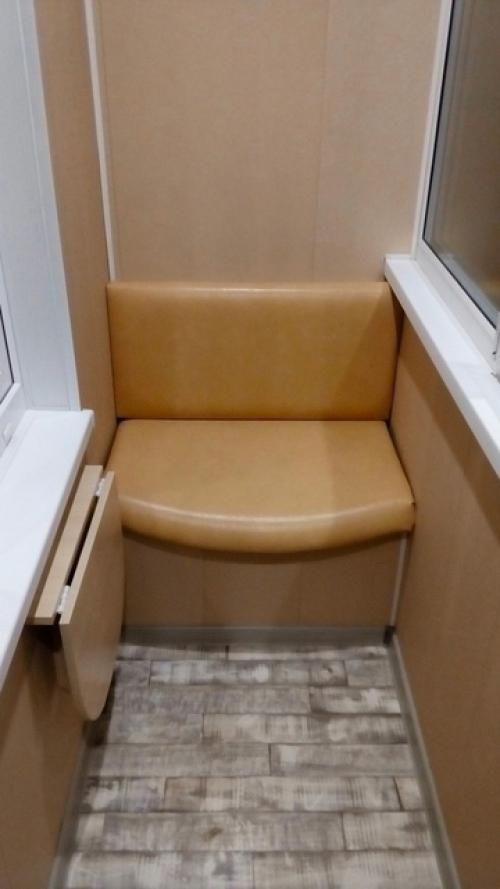 Мы с мужем превратили наш балкон в уютное и стильное пространство! 01