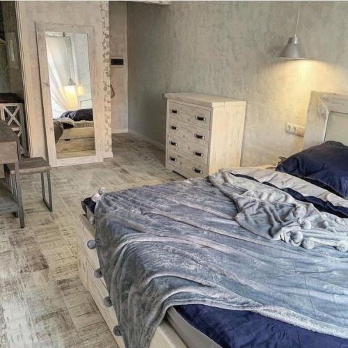 Старались придерживаться стиля лофт, когда делали ремонт. 01