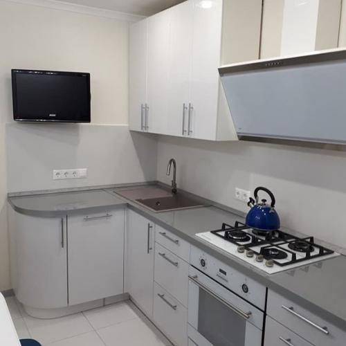 Площадь нашей кухни целых 8 кв. 05