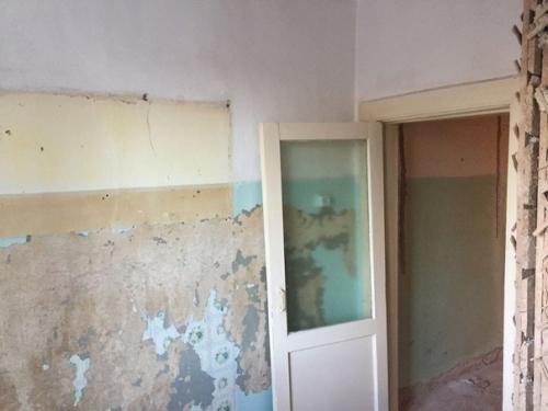 Купили такую вот квартиру в старом доме. 08