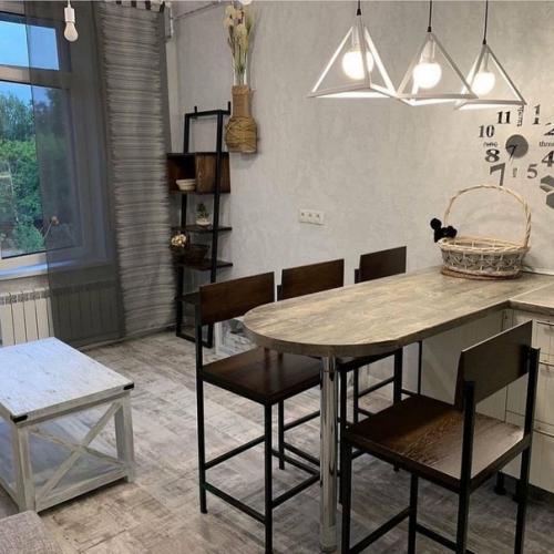 Старались придерживаться стиля лофт, когда делали ремонт. 02