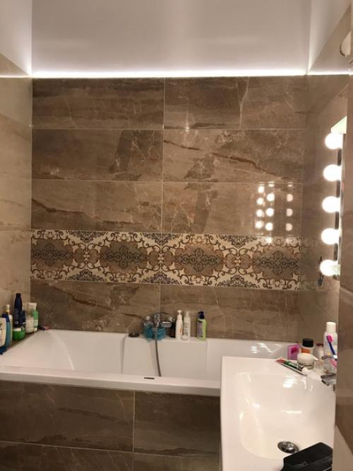 Снесли стену между туалетом и ванной, чтобы у нас был один просторный санузел. 01