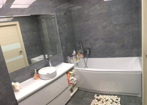 Показываю вам наш скромный ремонт в квартире, который мы решили сделать в неком таком деловом стиле. 02