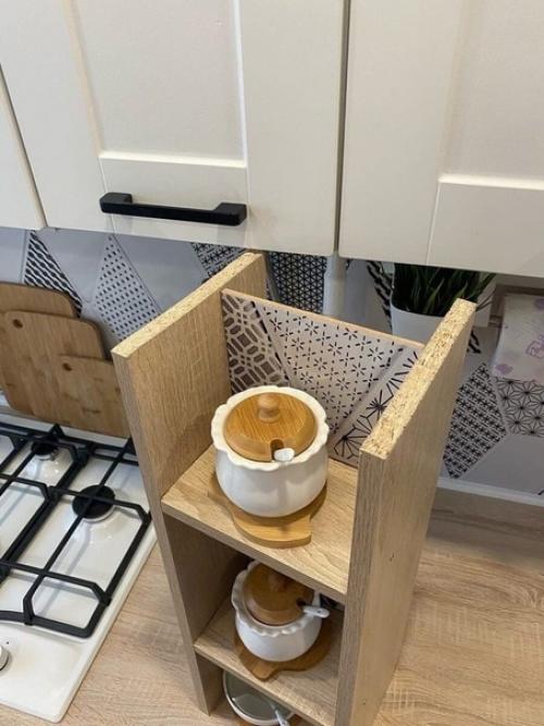 Тут я хочу вам показать не сколько кухню, а то как я придумала спрятать газовую плиту, которая вообще не вписывалась в новенькую кухню. 01