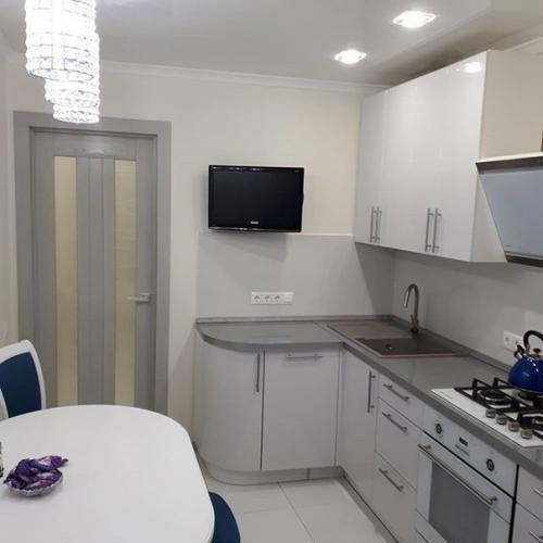 Площадь нашей кухни целых 8 кв. 03