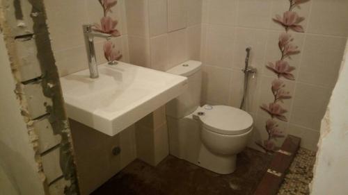 Сделали такой ремонт в санузле. 01