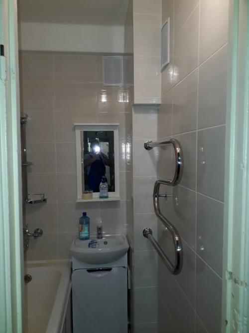 Сначала потребовалось изрядно попотеть, чтобы отковырять всю плитку. 07