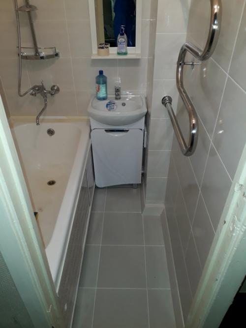 Сначала потребовалось изрядно попотеть, чтобы отковырять всю плитку. 06