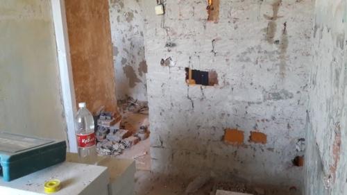 Площадь нашей кухни целых 8 кв.