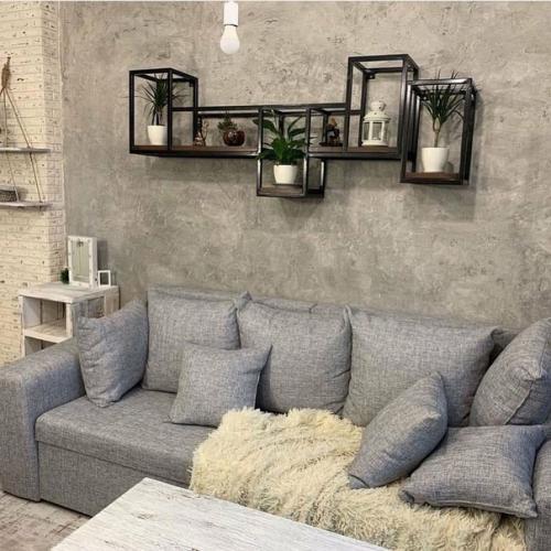 Старались придерживаться стиля лофт, когда делали ремонт. 04