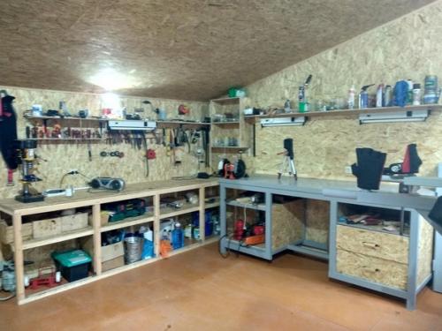 Хочу показать вам какую берлогу я себе соорудил на участке. 03