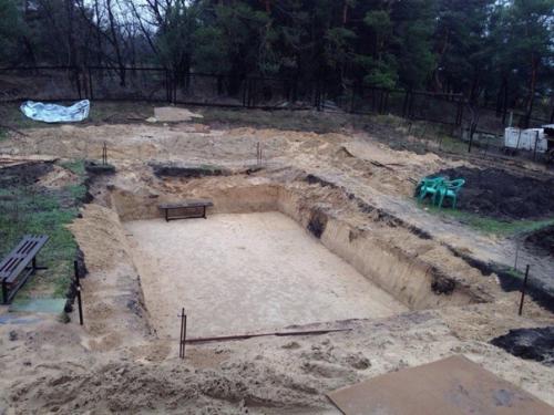 Получилось что я сделал себе бассейн. 01