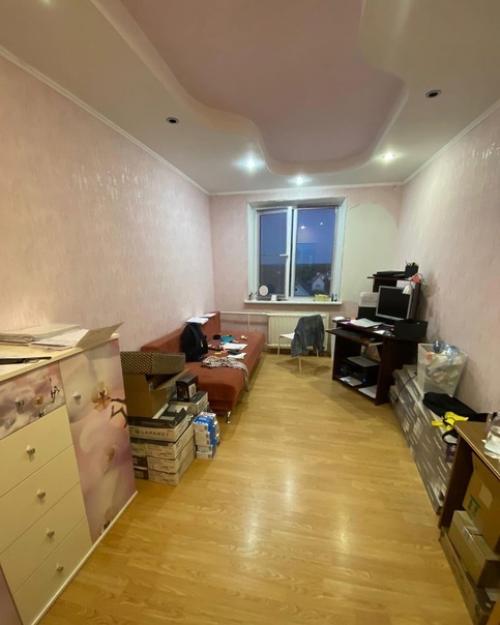 Недавно осознали, что пришла пора обновлять ремонт в квартире, потому что все уже устарело и износилось. 05