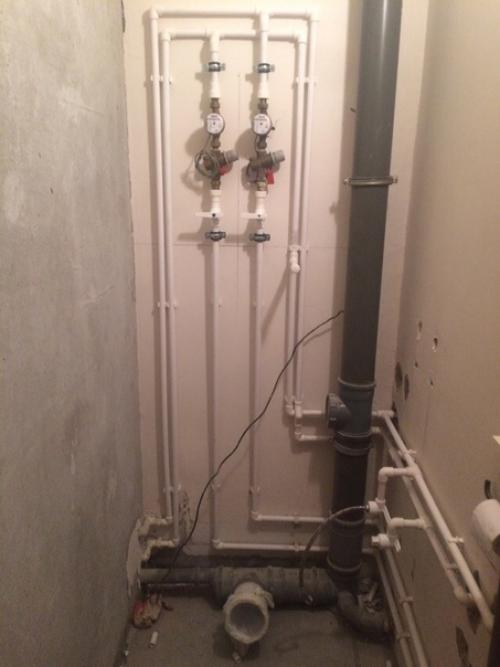 Такой ремонт в ванной и туалете сделал.