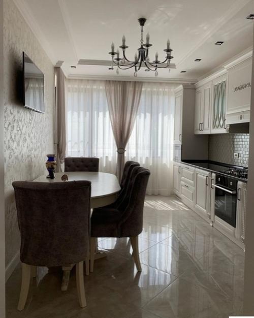 Оформили себе кухню вот в таком классическом стиле. 08