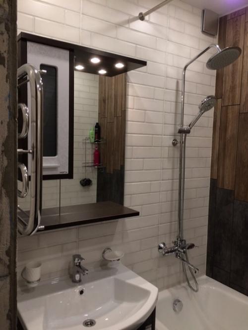 Такой ремонт в ванной и туалете сделал. 07