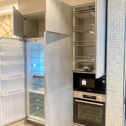 Объединили лоджию с кухней, чтобы было больше места. 08