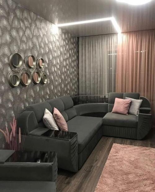 Строго не судите, это наша скромная квартира. 03