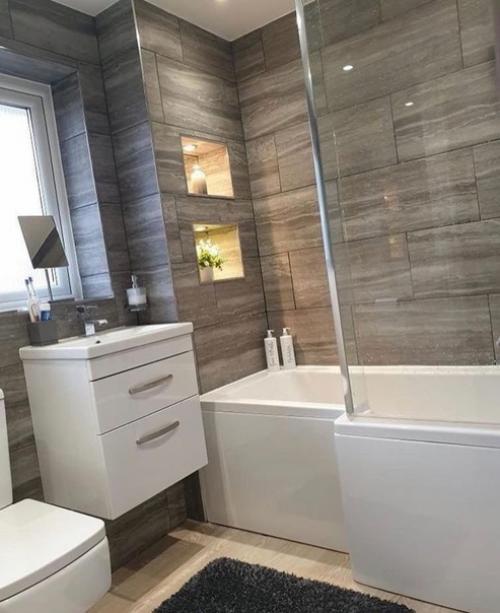 Я бы не сказала, что ванная у нас была уж какой то плохой. 02