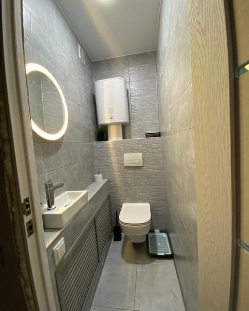 Недавно осознали, что пришла пора обновлять ремонт в квартире, потому что все уже устарело и износилось. 08