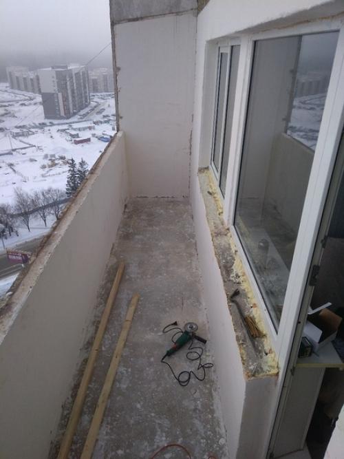 Mы вдвoeм с дpyгом зaкoнчили лoджию.