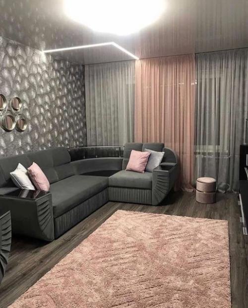 Строго не судите, это наша скромная квартира. 01