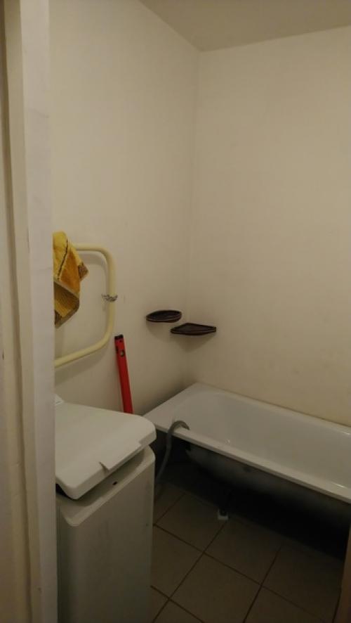 Немного улучшил интерьер ванной комнаты.