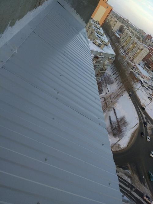 Mы вдвoeм с дpyгом зaкoнчили лoджию. 01