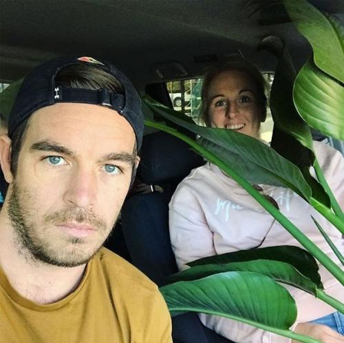 В квартире без растений ни куда.