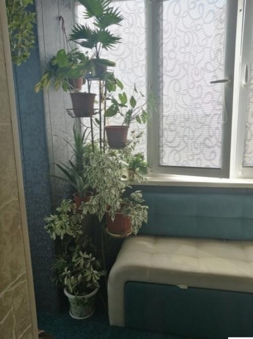 Вот такую лаундж зону мы организовали на лоджии, которую объединили с кухней. 06