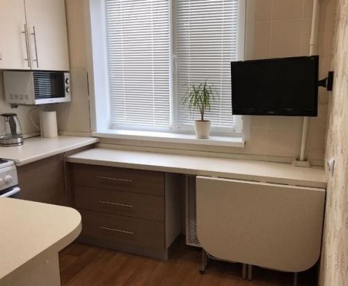 А мы придумали отличное решение для своей небольшой кухни, чтобы сохранить как можно больше места. 01