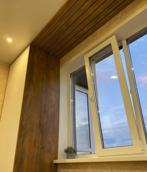 Места в комнате мало, поэтому решили соорудить шкафы вокруг окна. 05