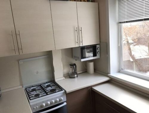 А мы придумали отличное решение для своей небольшой кухни, чтобы сохранить как можно больше места. 02