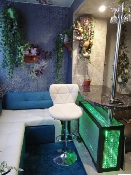 Вот такую лаундж зону мы организовали на лоджии, которую объединили с кухней. 05