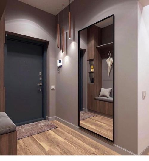 Шикарная прихожая комната, с удобным огромным зеркалом.