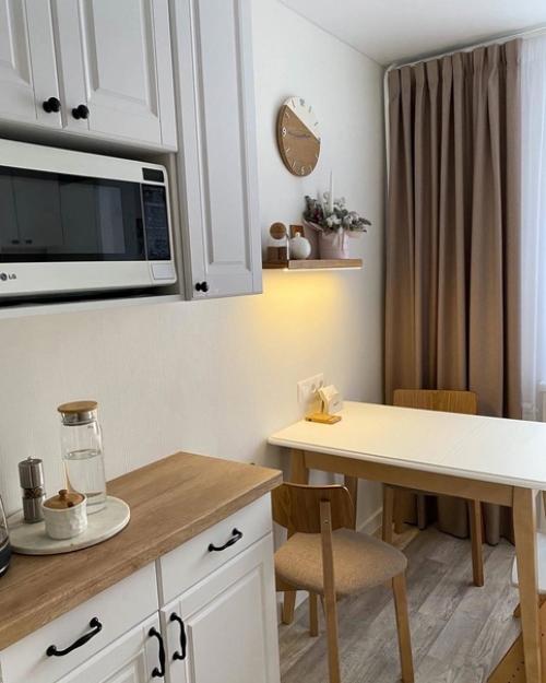 Очень симпатичный и современны ремонт на аленькой кухне. 03