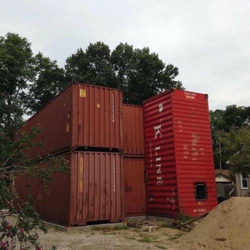 Семейная пара давно мечтала о собственном доме, но чтобы осуществить такую мечту, нужны большие средства. 05