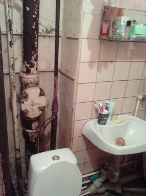 Сделали ремонт в ванной комнате, совмещённой с санузлом.