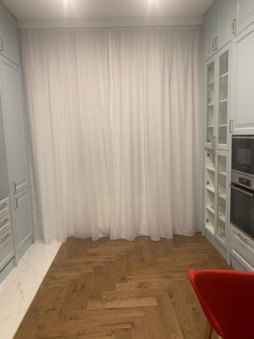Купила вот такие занавески с тюлью, а парень сказал, что теперь наша квартира стала похожа на морг.