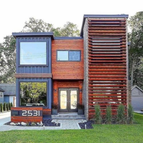 Семейная пара давно мечтала о собственном доме, но чтобы осуществить такую мечту, нужны большие средства. 03