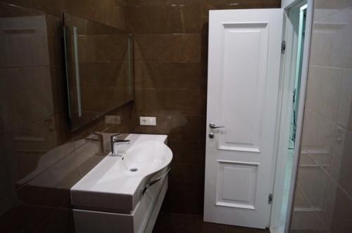 Наконец то закончили с ремонтом, который занял три месяца. 06