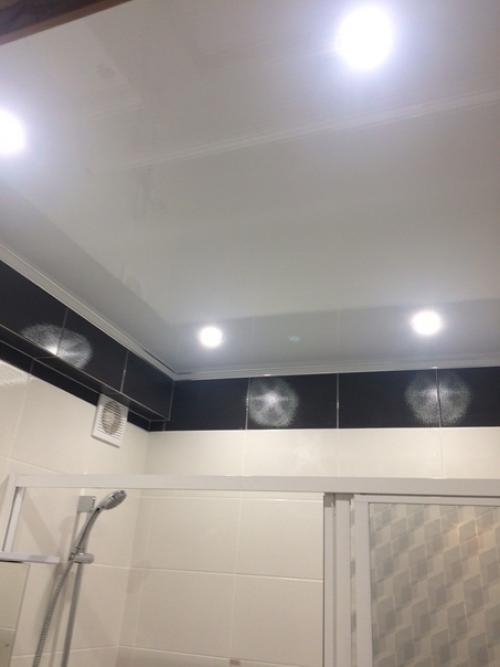 Сделали ремонт в ванной комнате, совмещённой с санузлом. 04