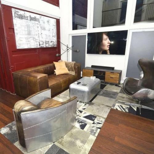 Семейная пара давно мечтала о собственном доме, но чтобы осуществить такую мечту, нужны большие средства. 02