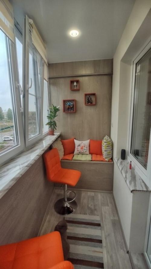 Весь ремонт на балконе сделал муж собственноручно, от начала и до конца.