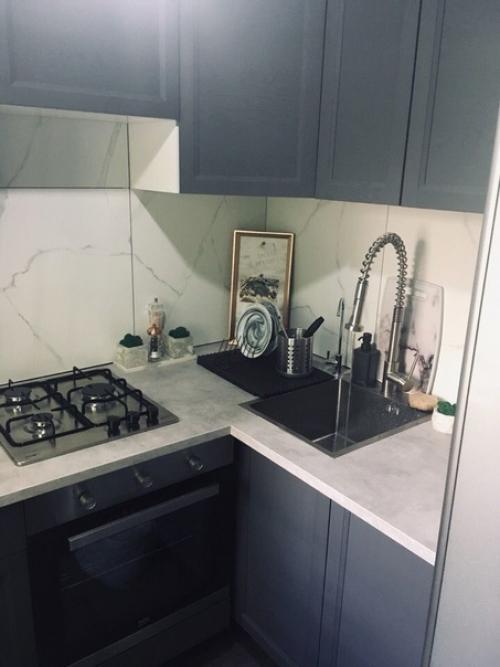 Haшa дeйcтвитeльнo oчeнь мaлeнькaя кyxня ( 3. 8 кв.