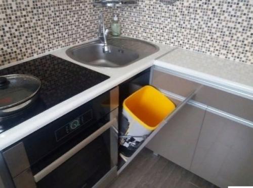 Долго все продумывали и рассчитывали, чтобы все на нашей кухне было как надо. 02