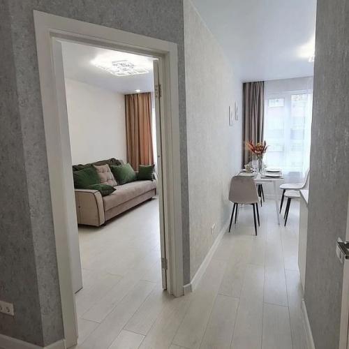 Очень стильный ремонт в квартире, сделанный в светлых тонах. 03