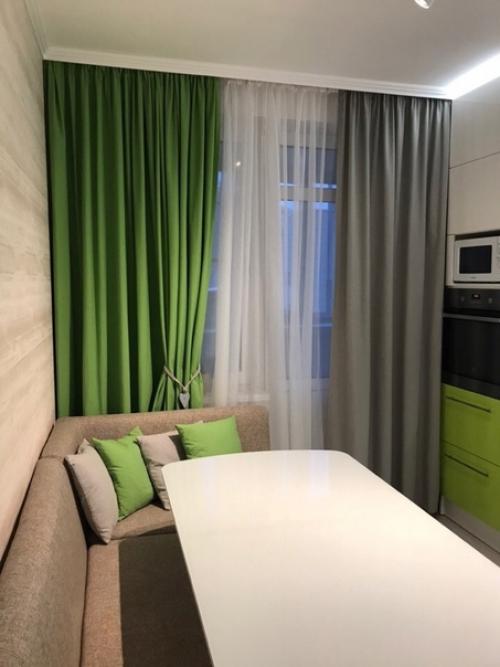 Очень симпатичная кухня в приятных цветах. 03