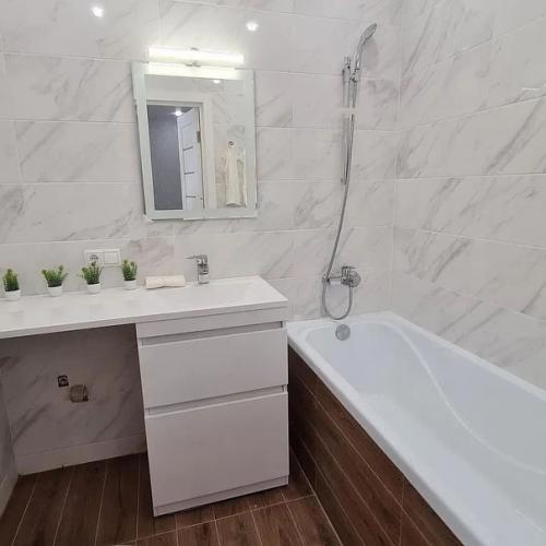 Очень стильный ремонт в квартире, сделанный в светлых тонах. 05