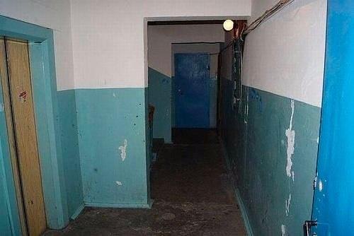 Мужчина наш подъезд в сказку превратил.